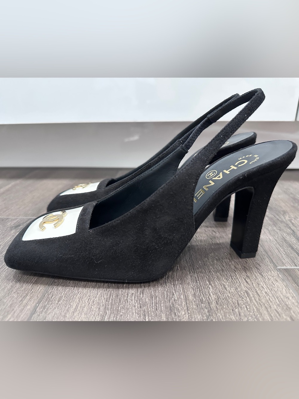 2026 CHANEL BLACK AND WHITE SUEDE GOLD CC LOGO HEELS SLINGBACKS PUMPS SHOES 38C - Picture 10 of 16